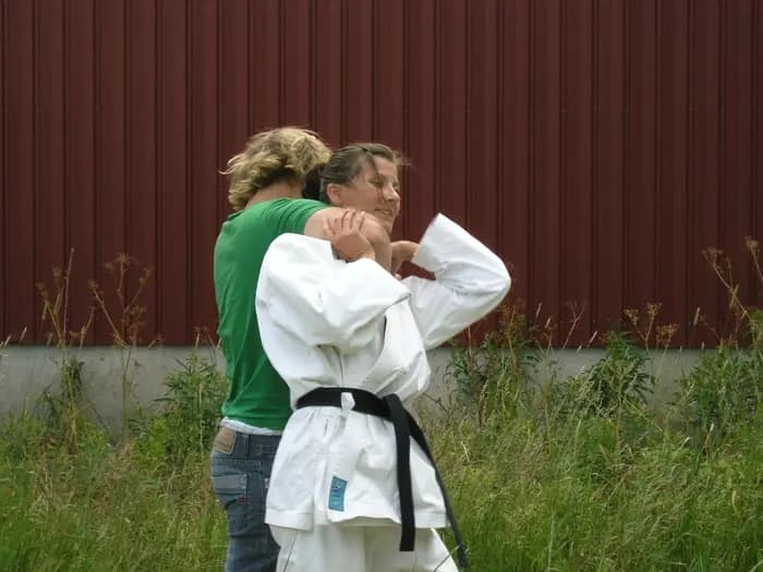 Itsepuolustuskurssi – ryhmälle, 1–10 henkilölle - 2