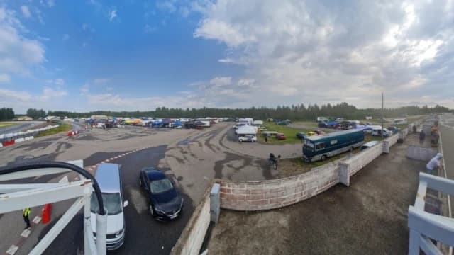 Sunnuntai klo 11:00–20:00 - 2