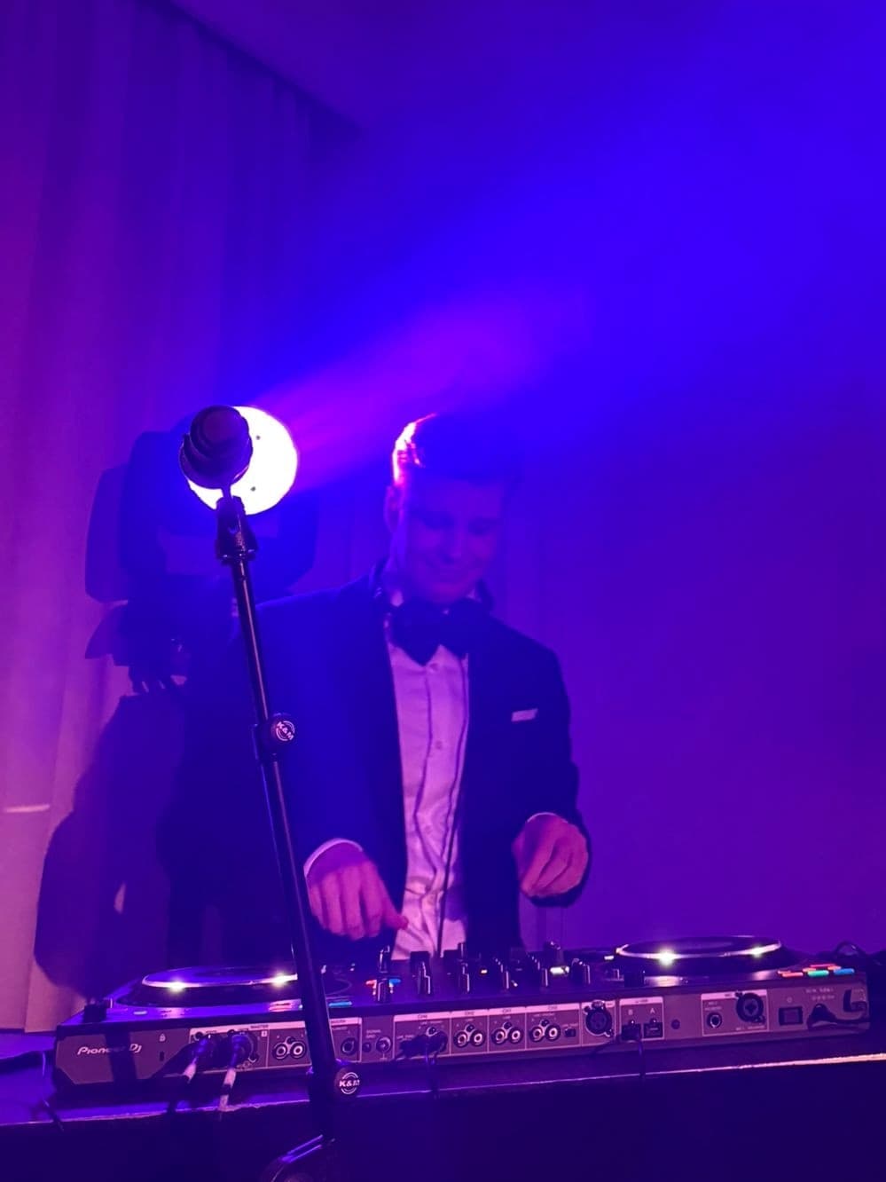 DJ-elämys yksityisjuhliin tai yritystapahtumaan Uusimaa | 8 tuntia - 3