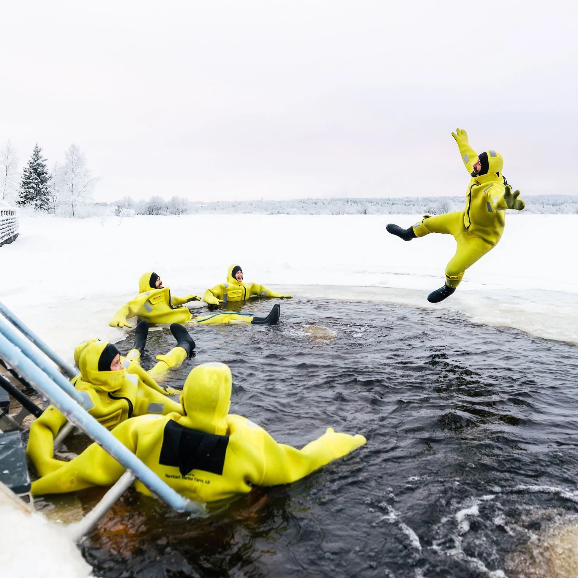 Jääkellunta Rovaniemellä – Arctic Ice Floating Experience - 1
