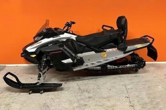 SkiDoo Renegade 600 ACE kaksipaikkainen – 4 h vuokraus
