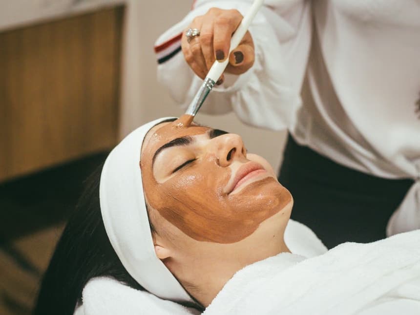 Anti aging kasvohoito Helsingissä – Himalajalainen kiinteyttävä ja uudistava kasvohoito - 1