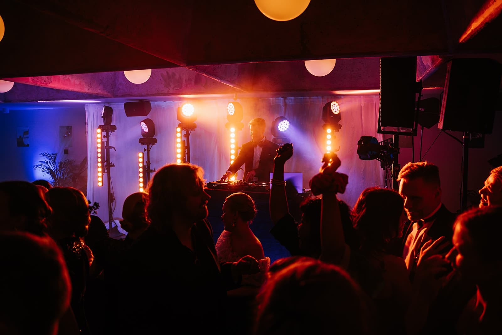 DJ-elämys yksityisjuhliin tai yritystapahtumaan Uusimaa | 8 tuntia - 2