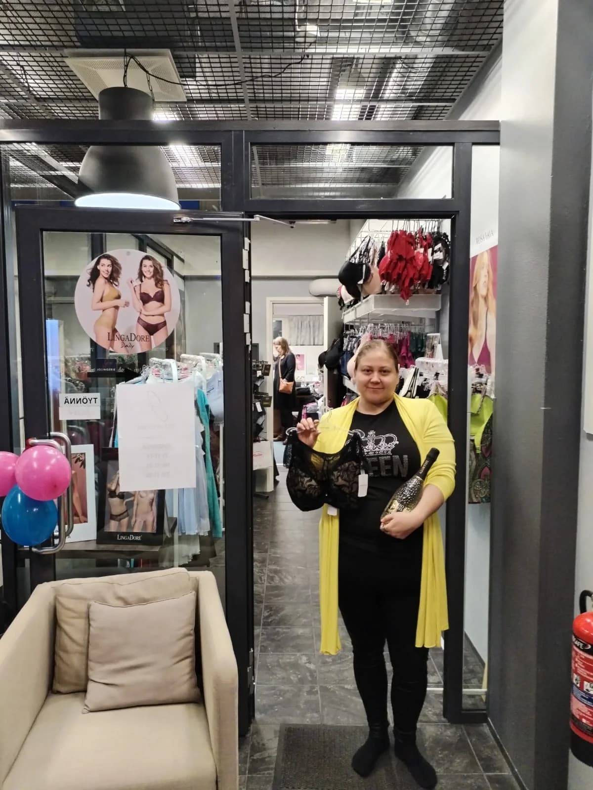 Yksityinen alusasushoppailukokemus ryhmälle Turussa – 150 € lahjakortti - 1