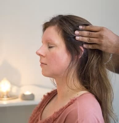 Intialainen päähieronta – 30 min